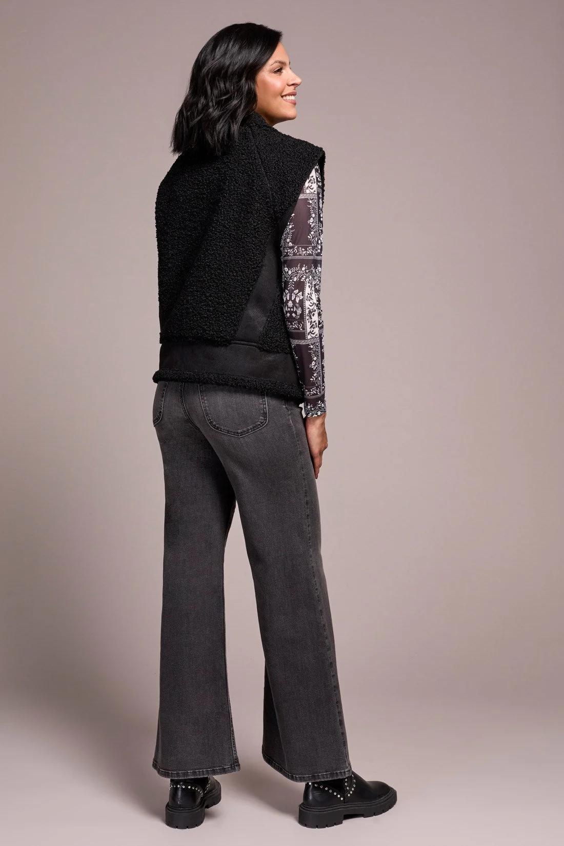 Sleeveless Sherpa Vest - Image 3