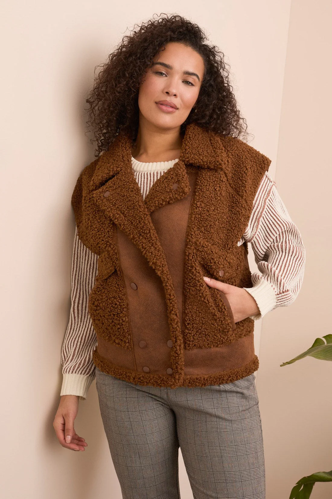 Sleeveless Sherpa Vest - Image 4
